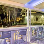 Ξενοδοχείο με διαμερίσματα Castello 2*