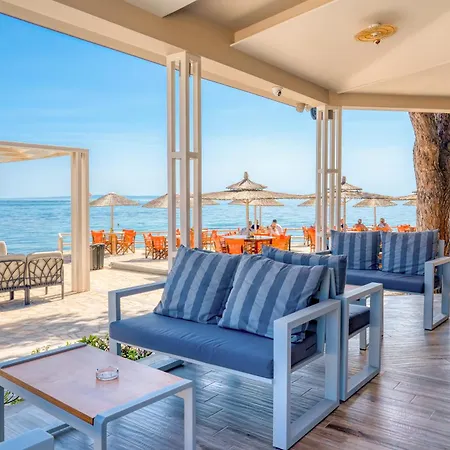 卡斯特罗沙滩酒店 2*