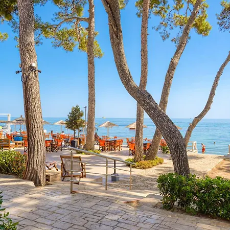 卡斯特罗沙滩酒店 2* 阿凯松